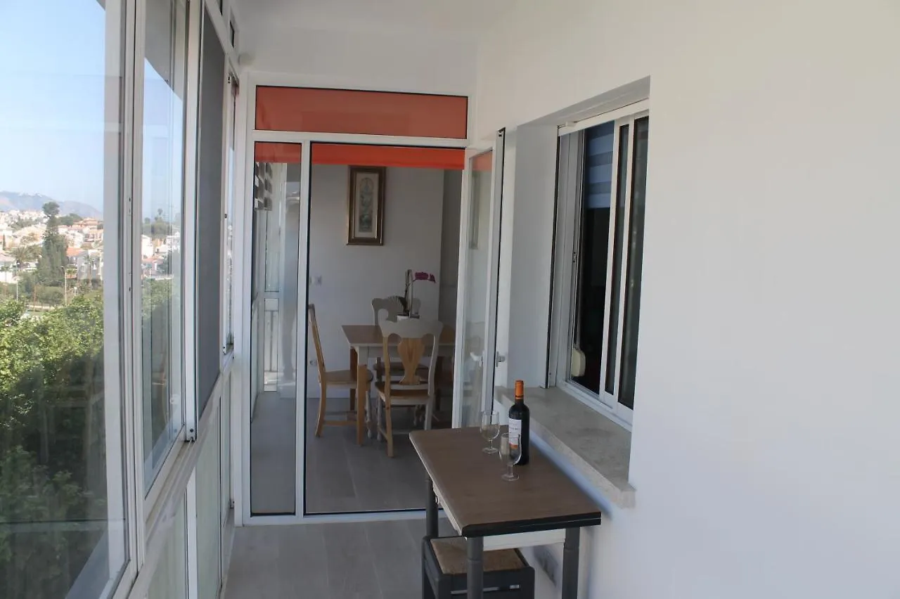 Luminoso Y Reformado Apartamento En Nerja